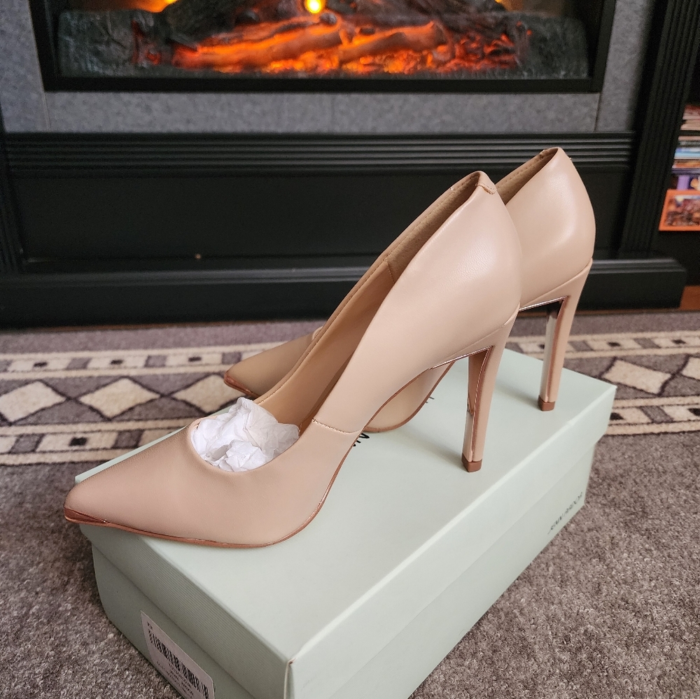 Heels - Picture 2 of 6
